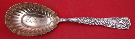 Berry Spoon GW  pie crust edge  w/ grape motif  9 3/8